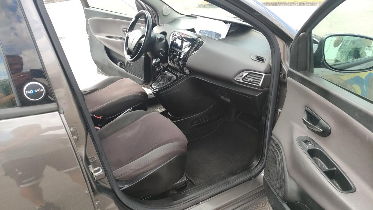 Lancia Ypsilon 1.2 5 p. GPL Ecochic NEOPATENTATI - 2013