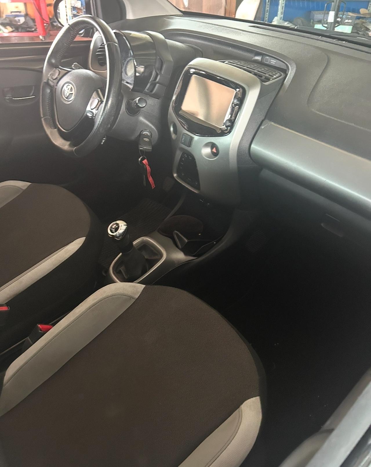 Toyota Aygo 1.0 VVT-i 69 CV 5 porte x-pure