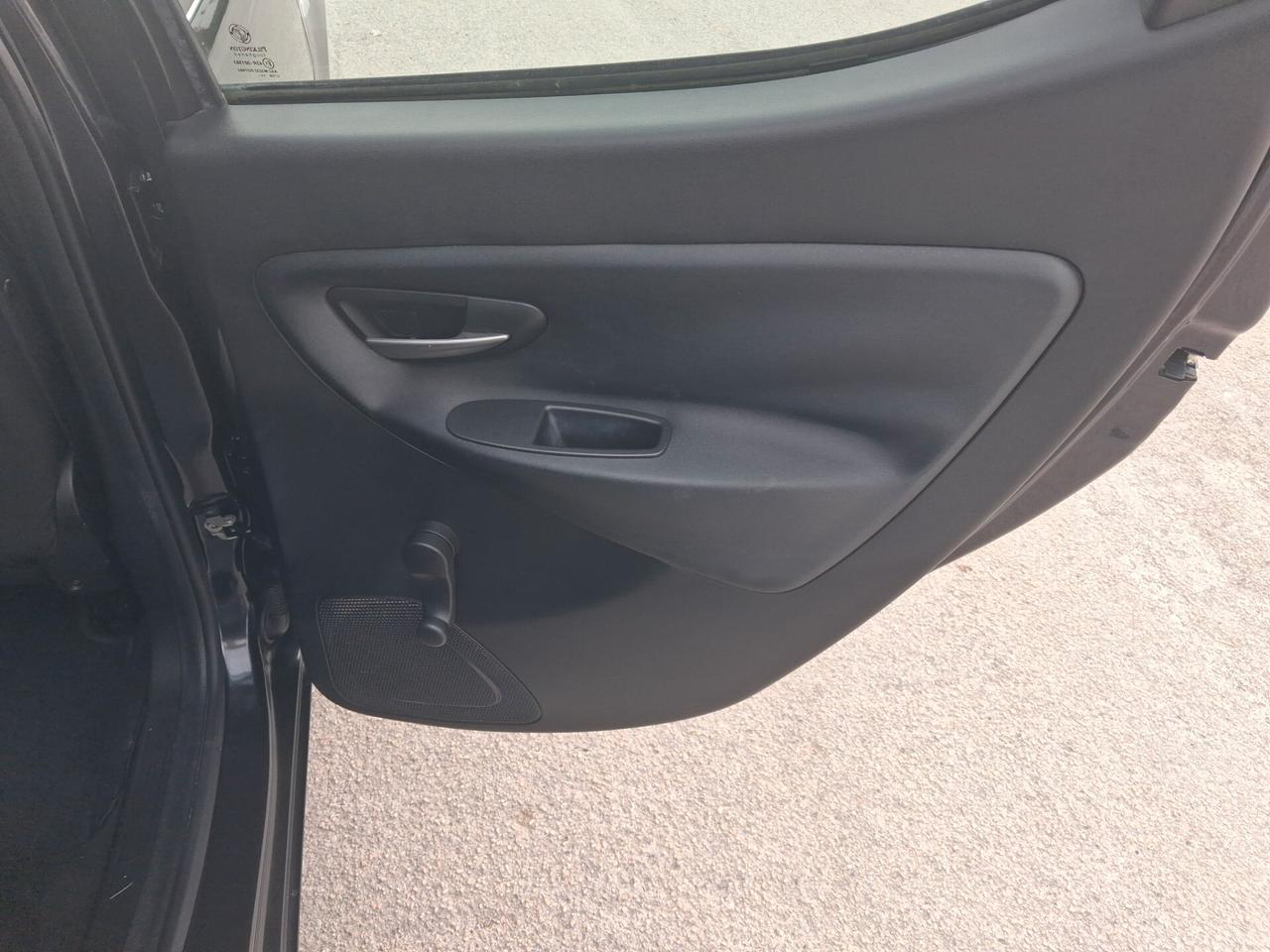 LANCIA YPSILON 1.2 BENZINA 69CVBLACK EDITION