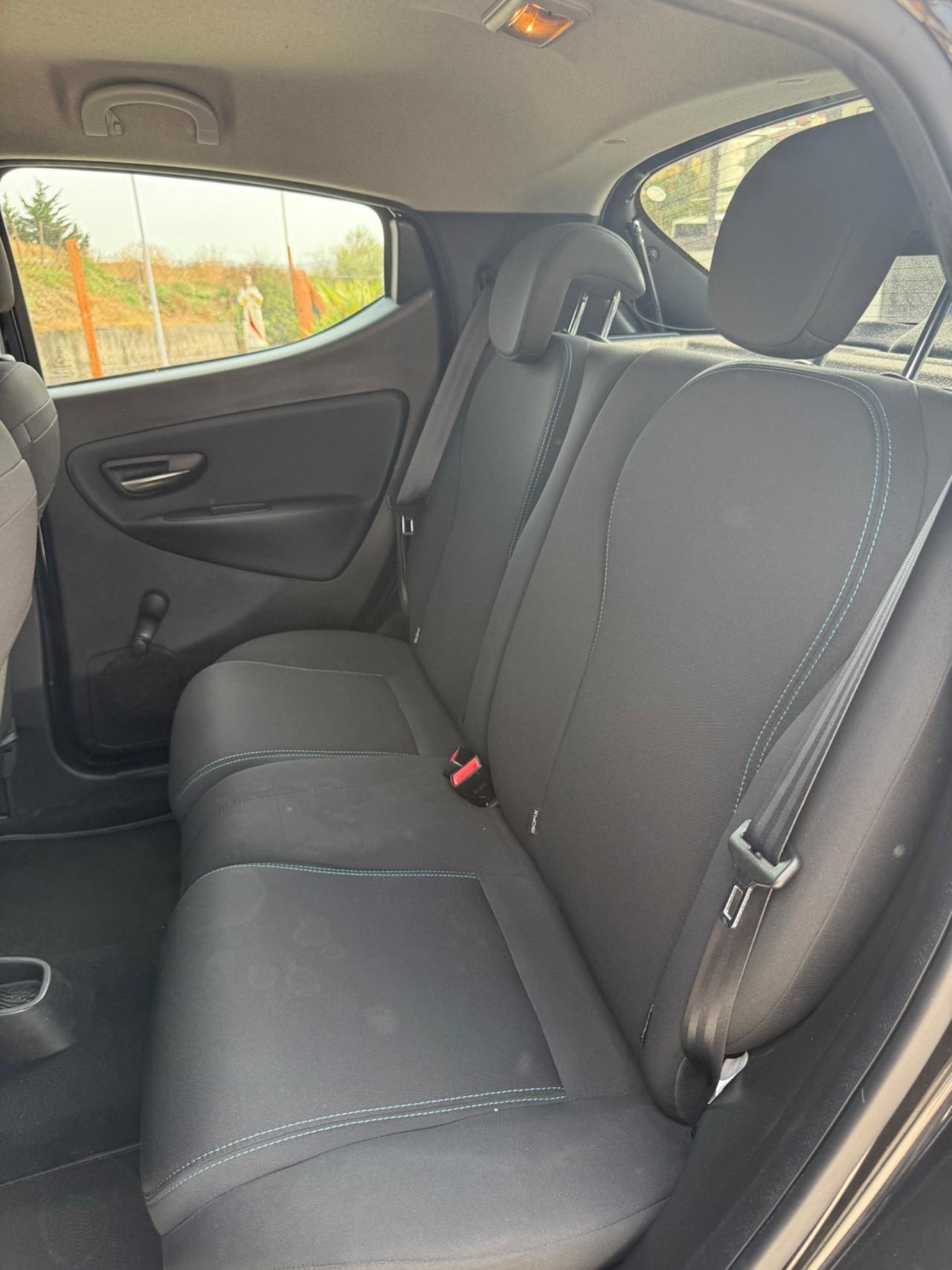 Lancia Ypsilon 1.2 69 CV 5 porte S&S Silver