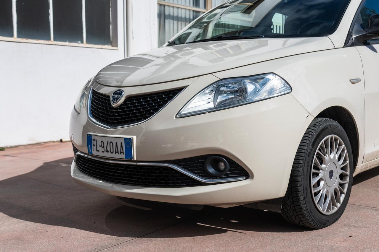 Lancia Ypsilon 1.2 69 CV 5 porte Silver