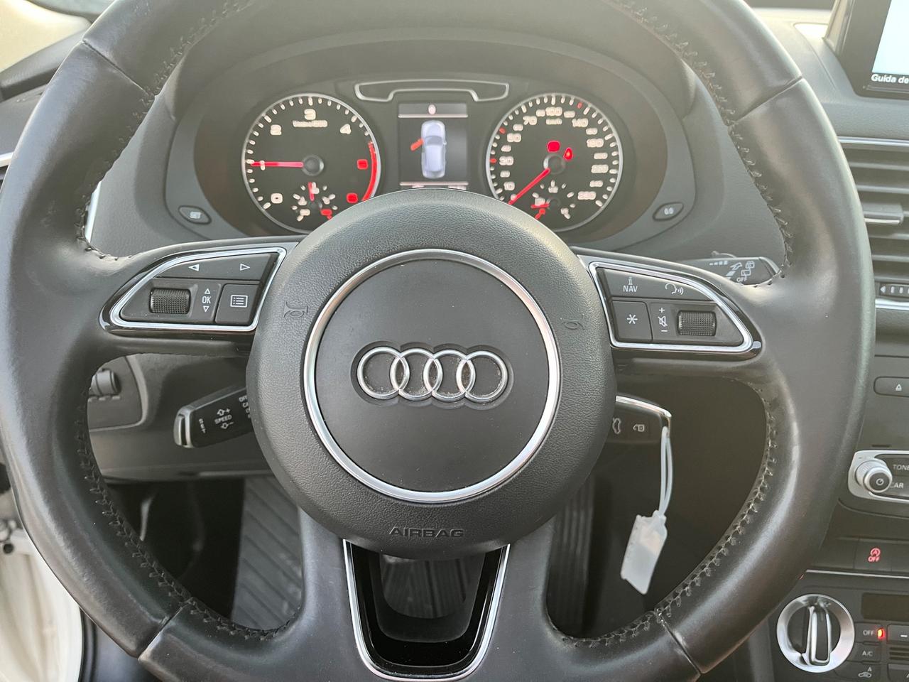 Audi Q3 2.0 TDI S-Line con navigatore uxno tetto apribile