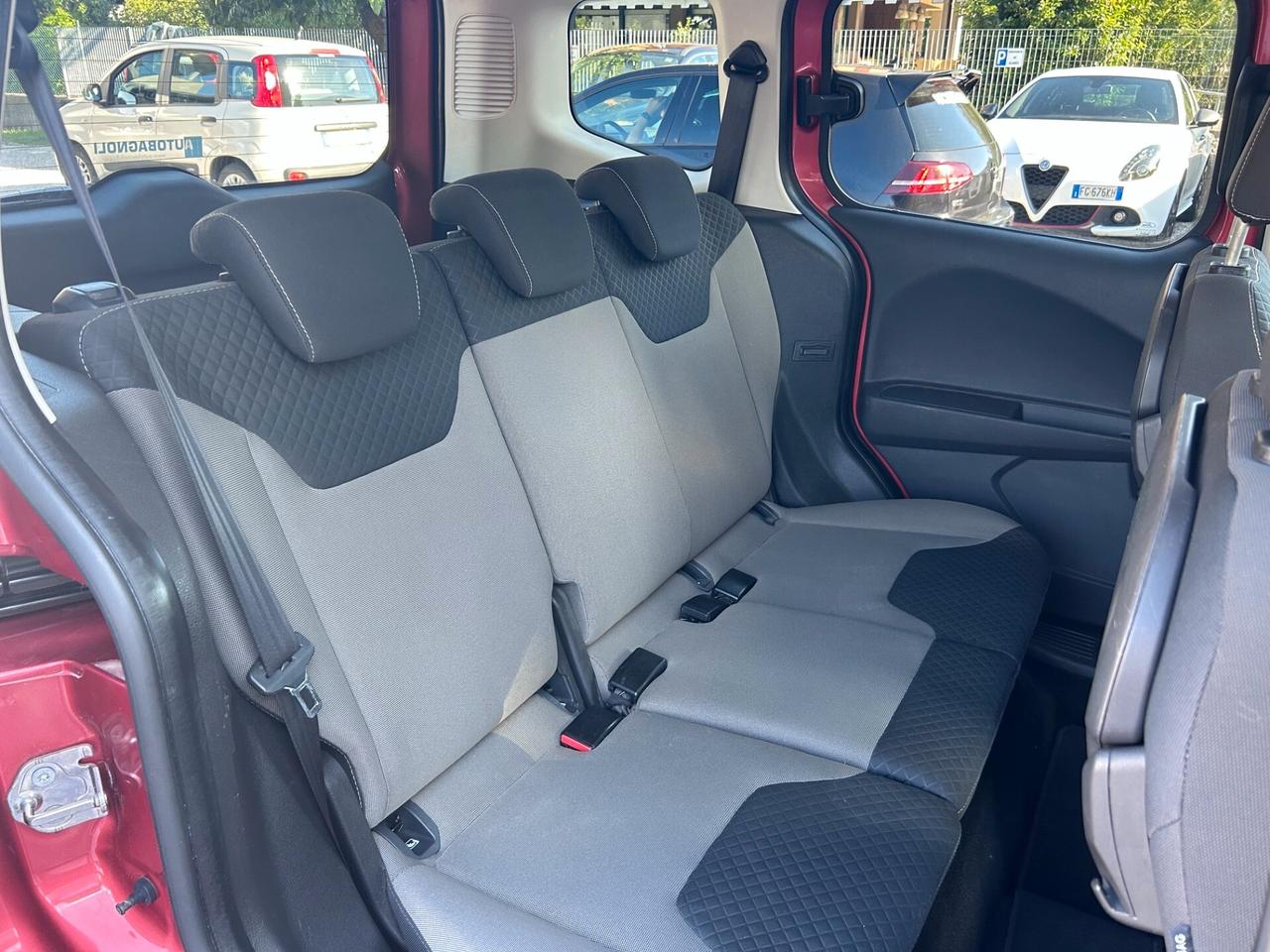 Ford Tourneo Courier 1.5 TDCI 75 CV