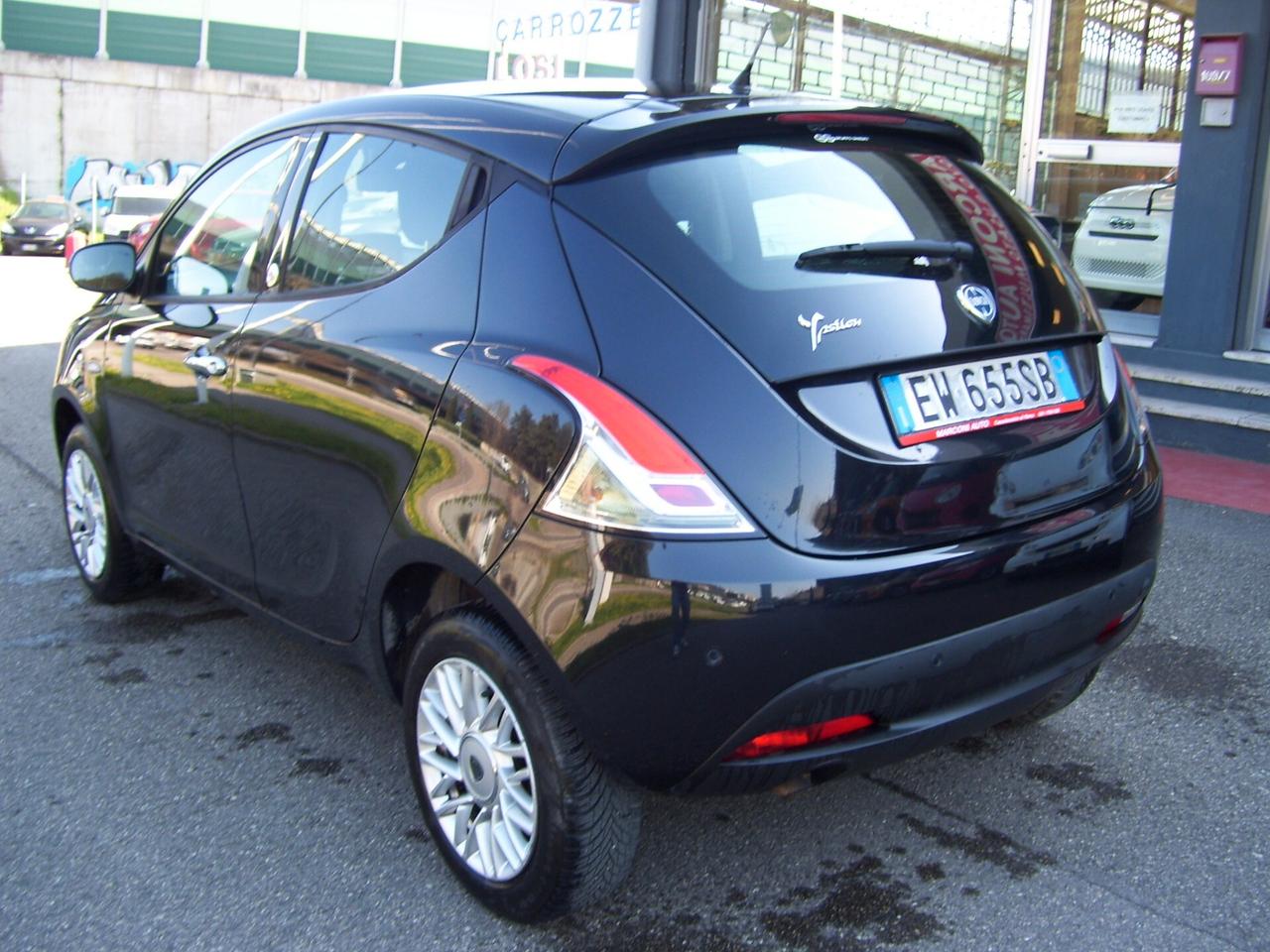 Lancia Ypsilon 0.9 TwinAir 85 CV 5 porte Metano Ecochic Gold