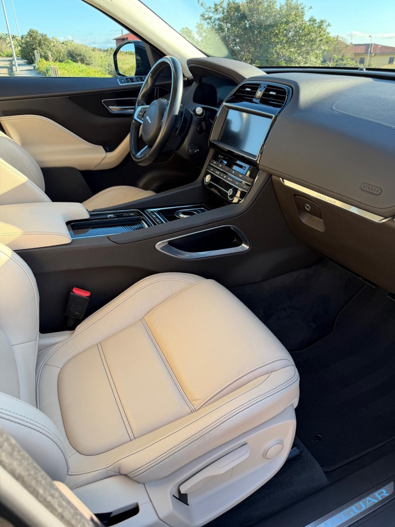 Jaguar F-Pace 2.0 D 180 CV AWD aut. Chequered Flag