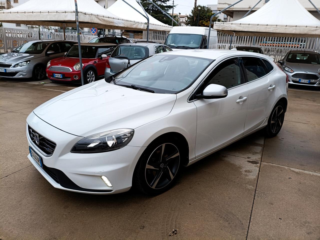 Volvo V40 D2 R-design Momentum