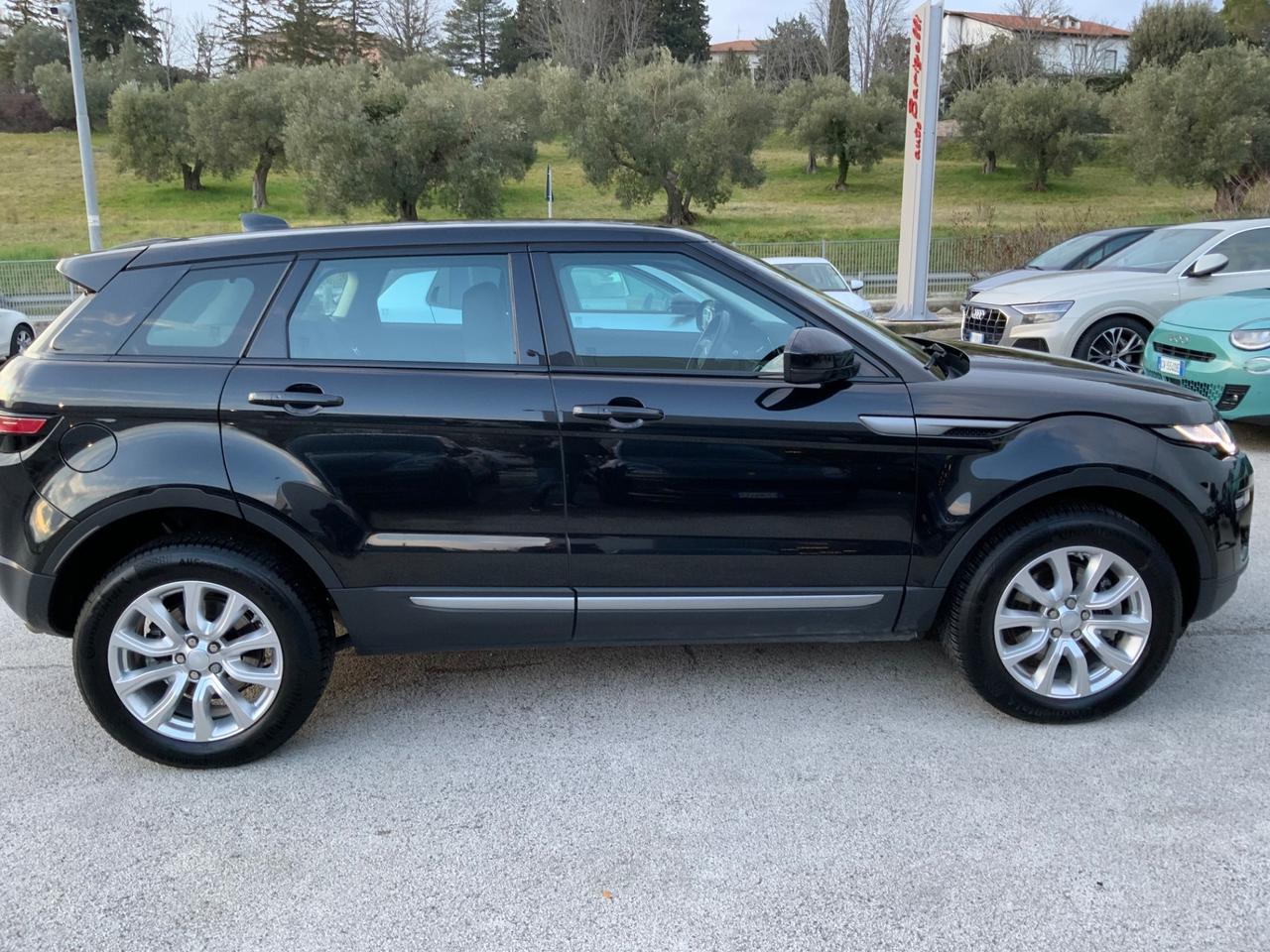 Land Rover Range Rover Evoque Range Rover Evoque 2.0 TD4 150 CV 5p. SE AUTOCARRO 5 POSTI IVA COMPRESA