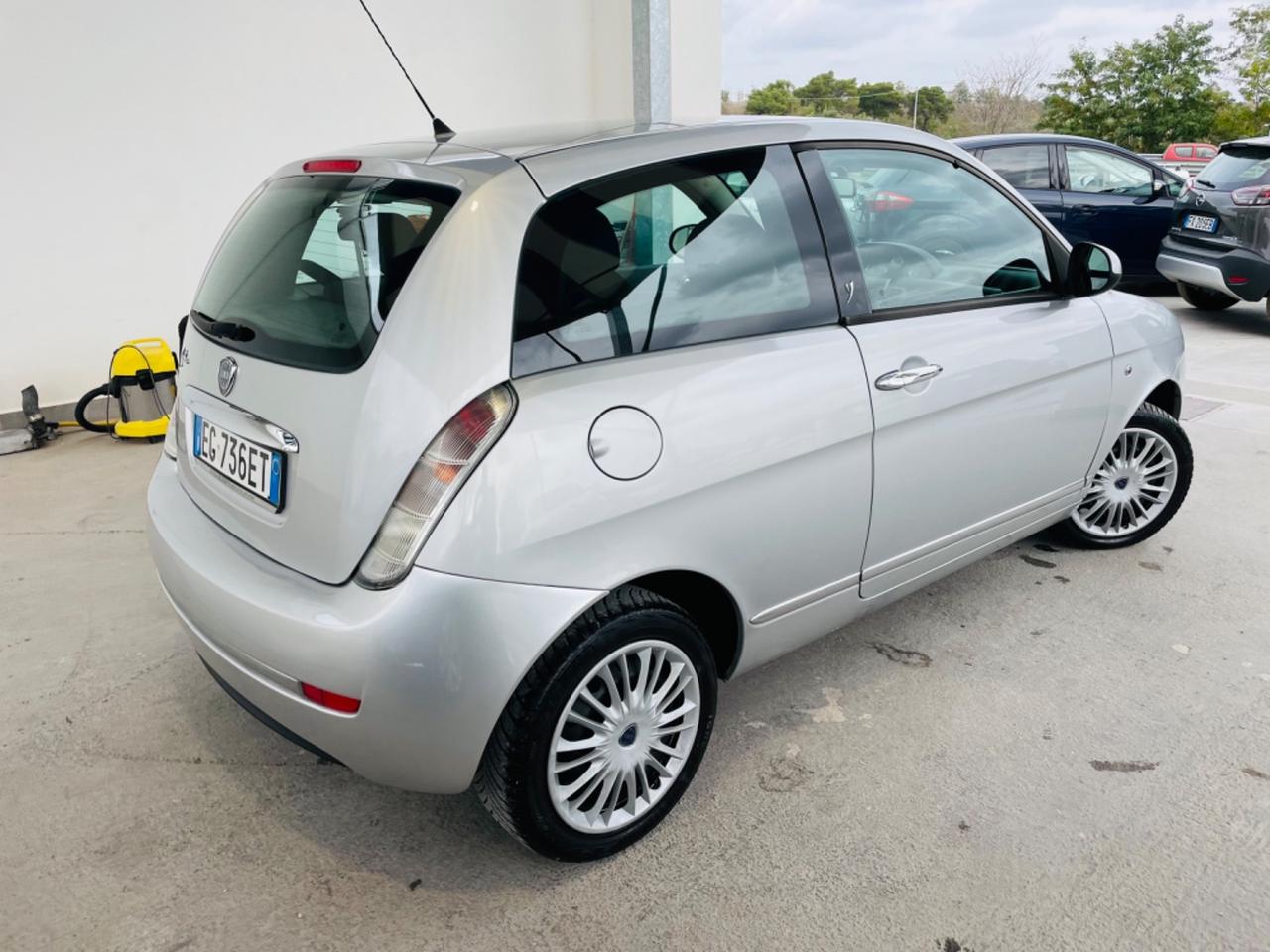 Lancia Ypsilon 1.2 69 CV Unyca 75000km!