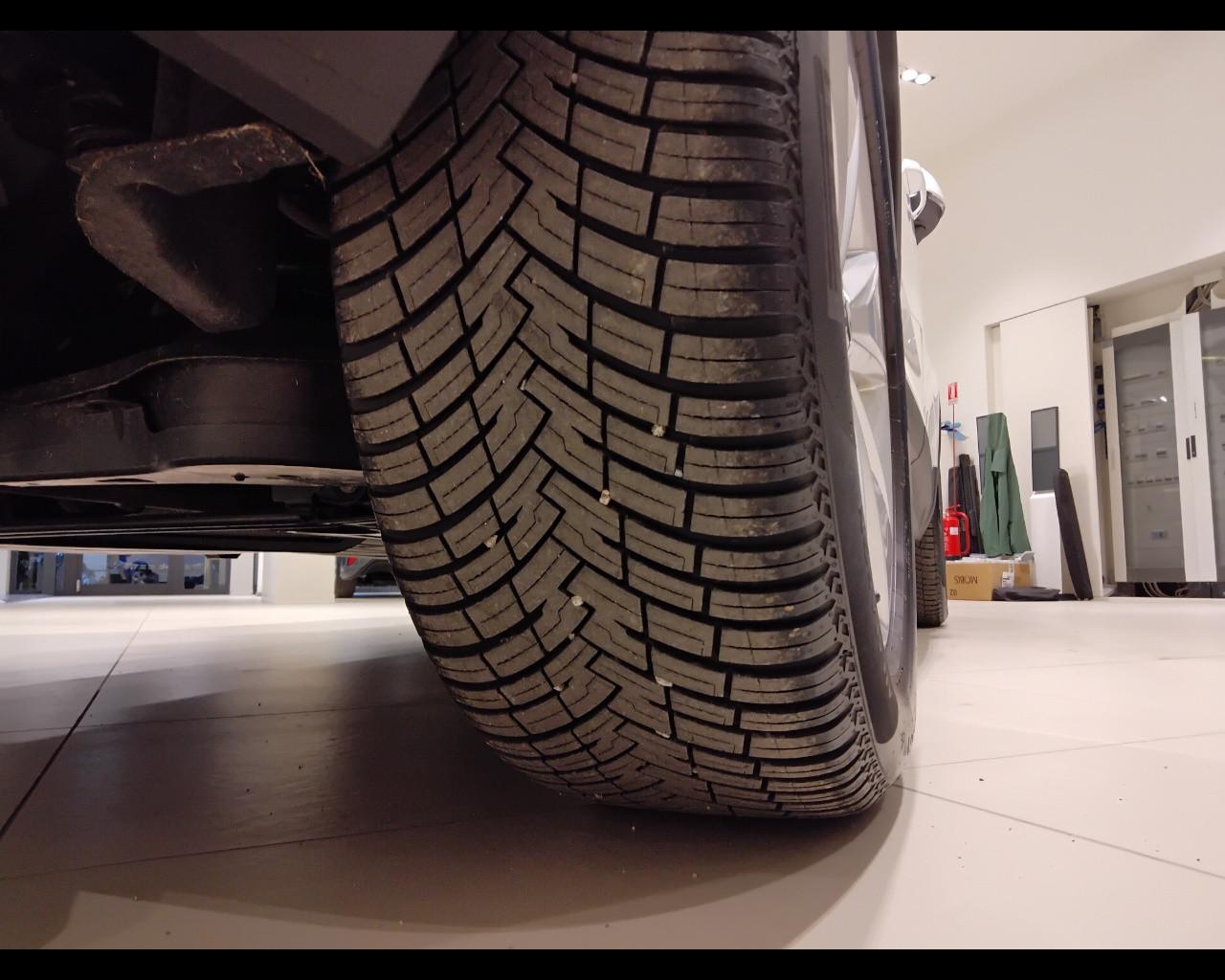 VOLVO XC40 2023 - XC40 2.0 b3 Core auto