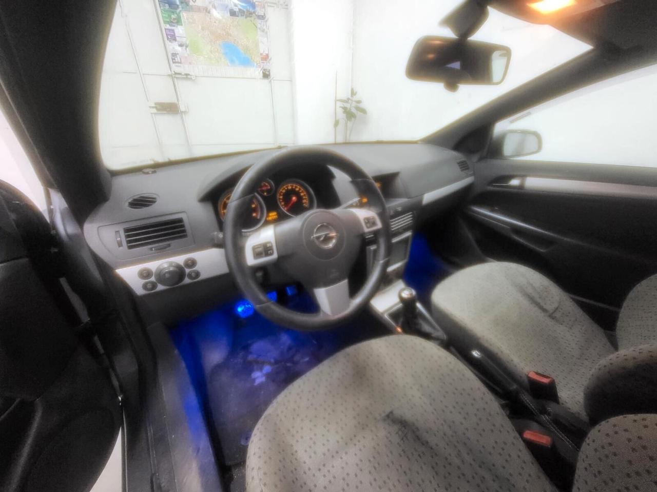 Opel Astra GTC 1.9 CDTI 120CV 3 porte Cosmo