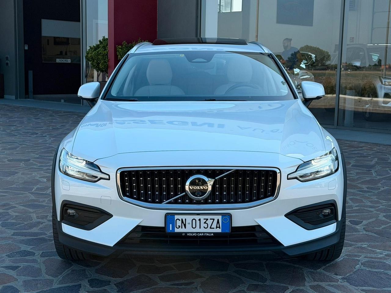 Volvo V60 Cross Country 2.0 B4 (d) AWD auto Plus Bright - GARANZIA 2028