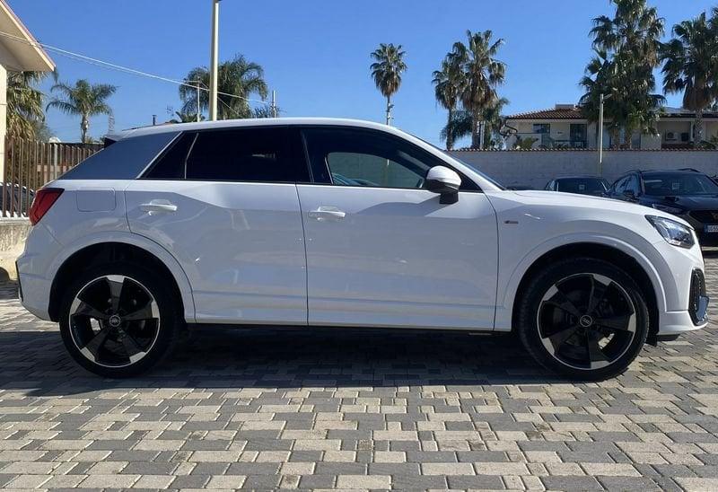 Audi Q2 S Line interno ed esterno 2.0 TDI 150CV s-tronic 35