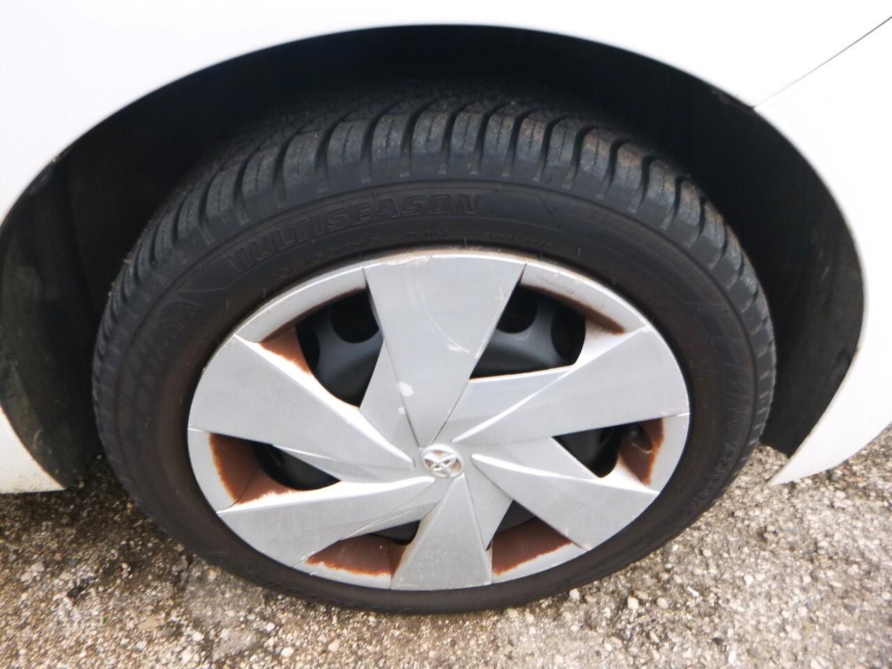 Toyota Aygo 1.0 VVT-i 69 CV 5 porte x-play MMT NEOPATENTATI