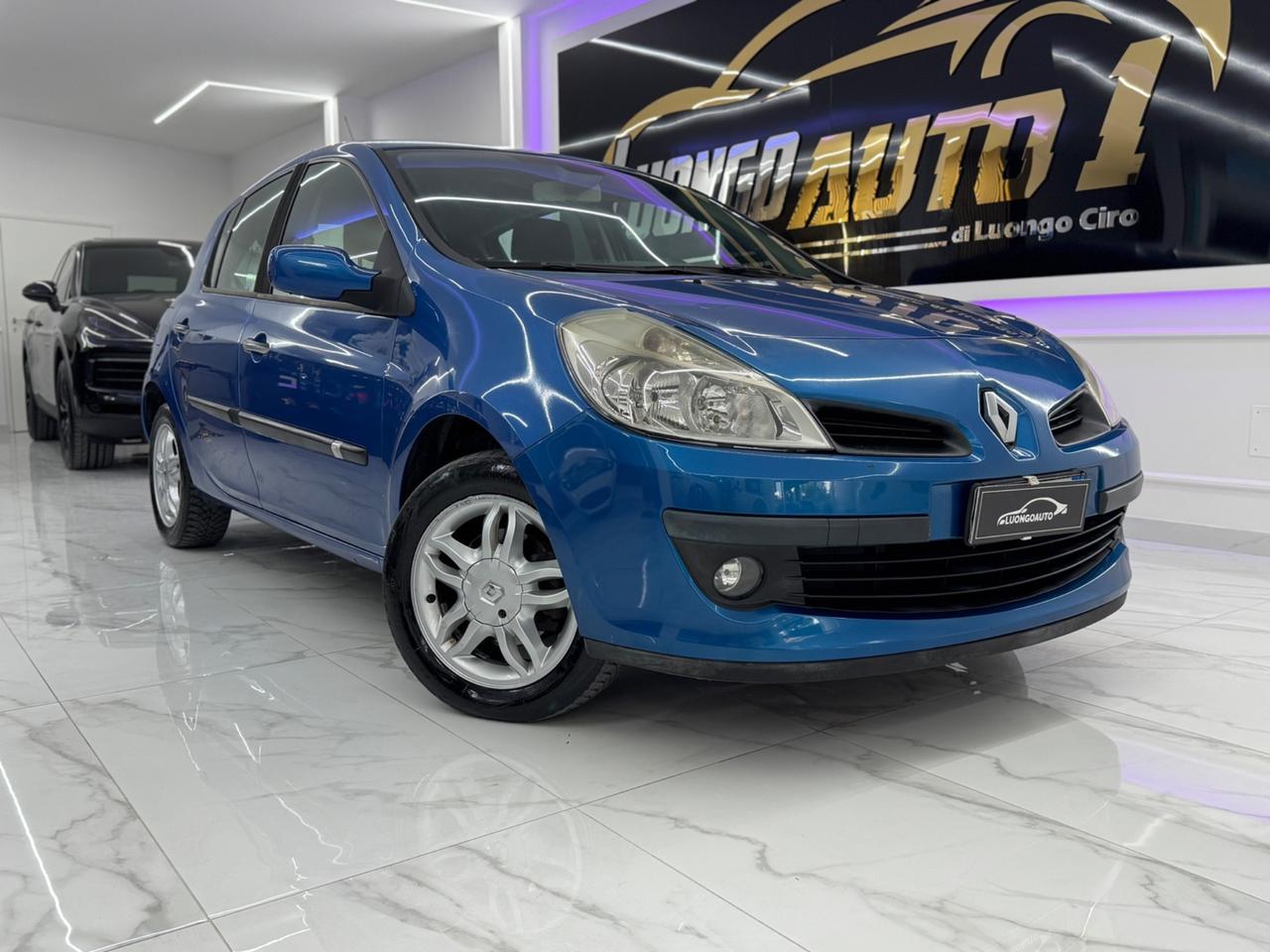 Renault Clio 1.2 16V Luxe-Full Optional