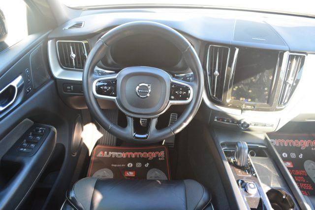 VOLVO XC60 B4 (d) AWD Geartronic R-design STRAFULL