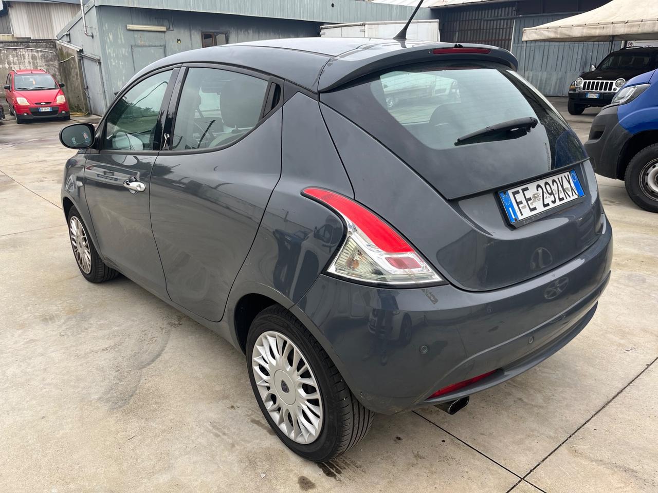 Lancia Ypsilon 1.2 69 CV 5 porte Silver