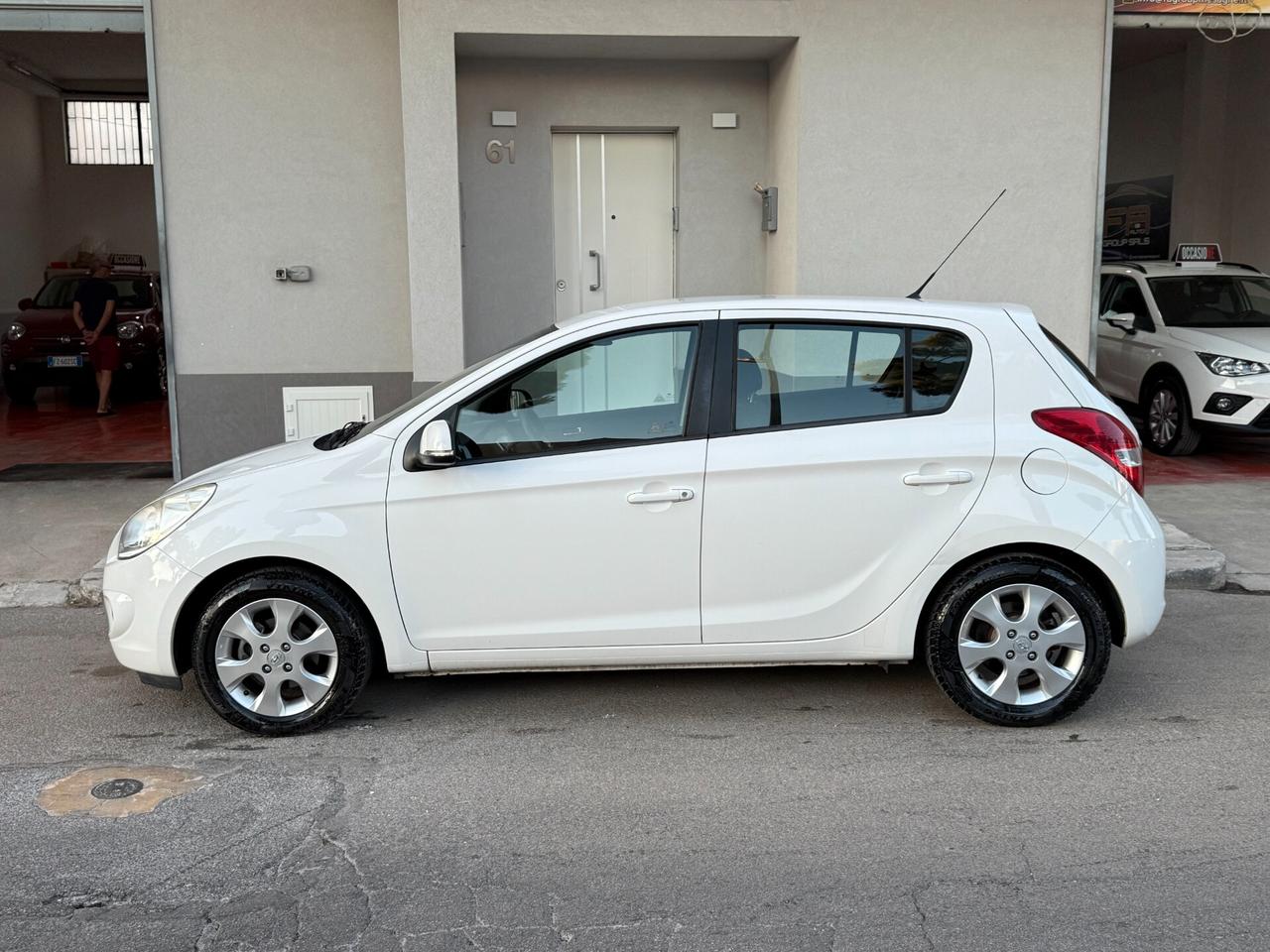 Hyundai i20 1.2 5P. SOLI KM 88.000 - 2012