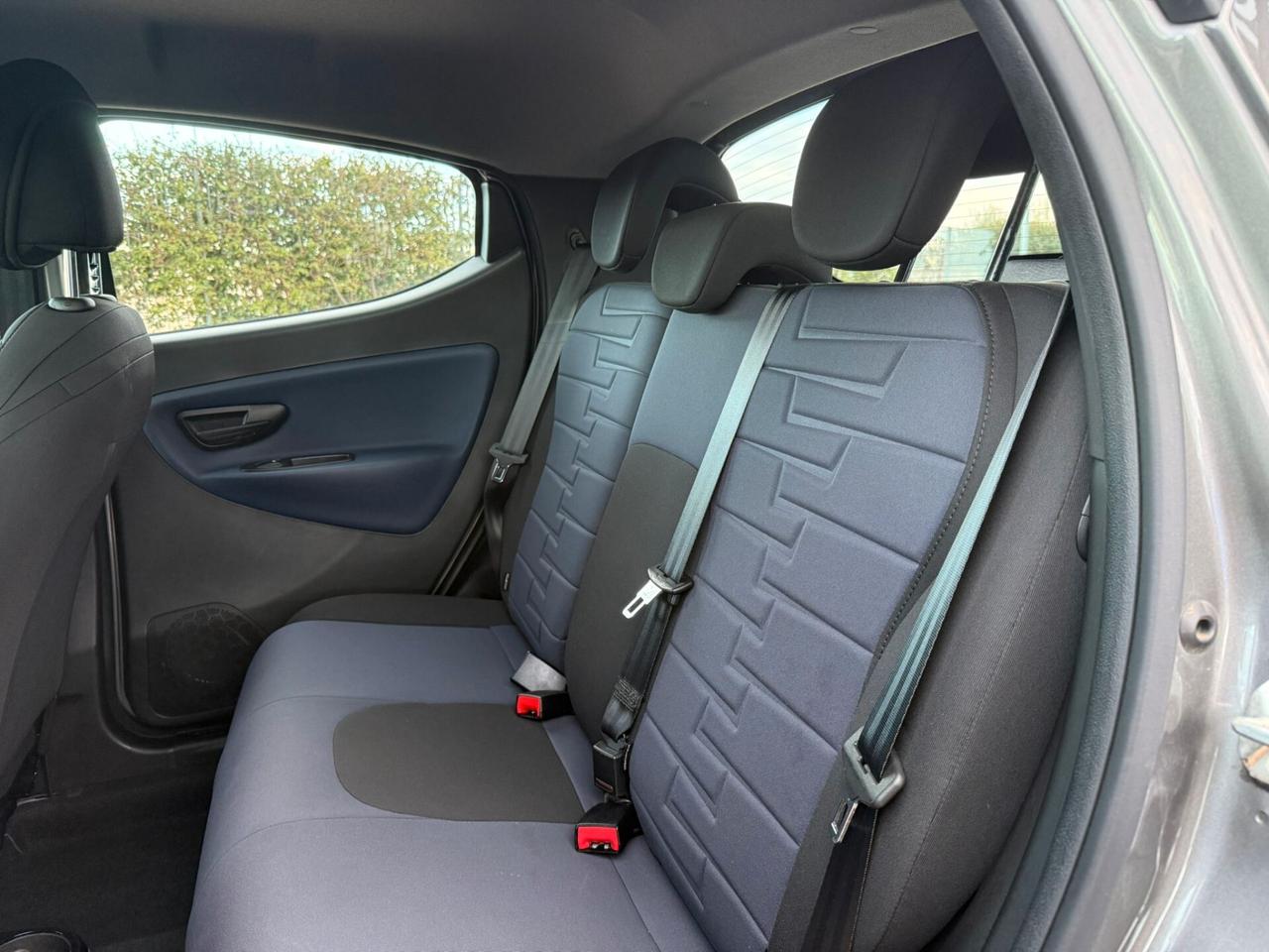 Lancia Ypsilon 1.0 FireFly 5 porte S&S Hybrid Platino