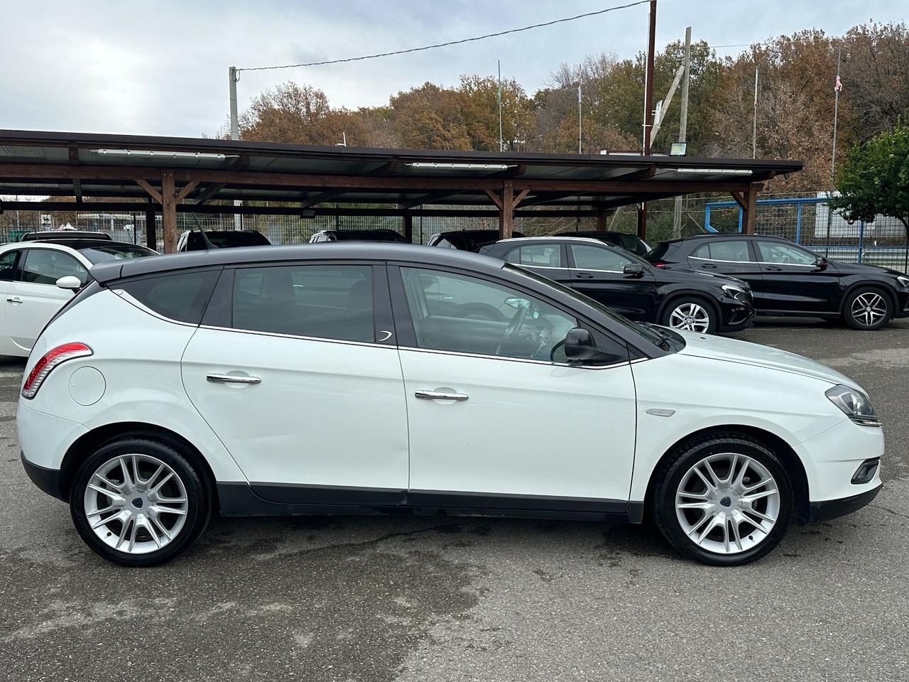 Lancia Delta 1.6 MJT 120 cv bicolor