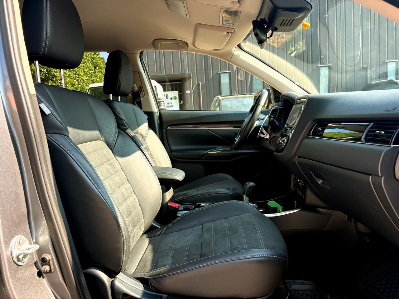 MITSUBISHI OUTLANDER 2.0b/GPL aut 4x4- 7POSTI-2019