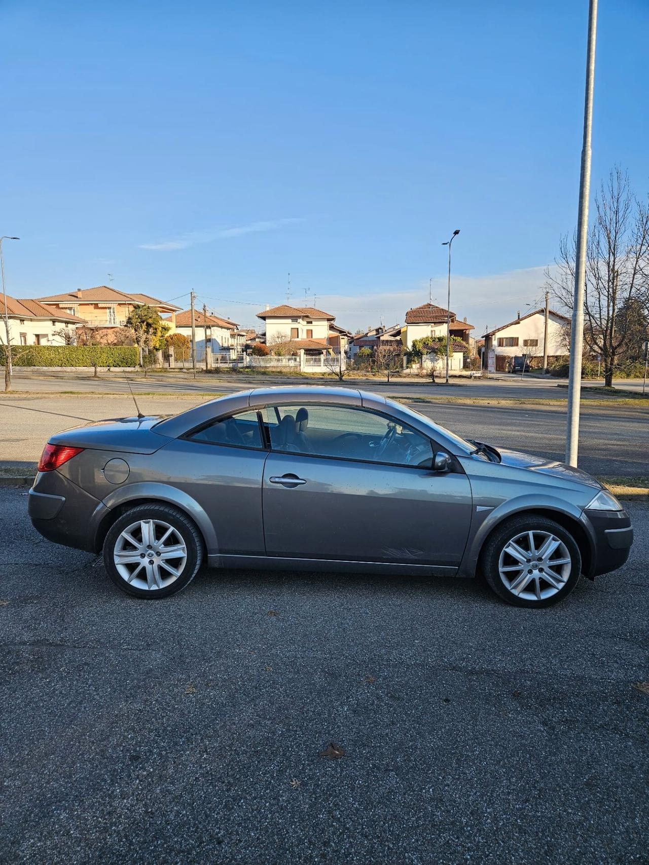 Renault Megane cabriolet NEOPATENTATI