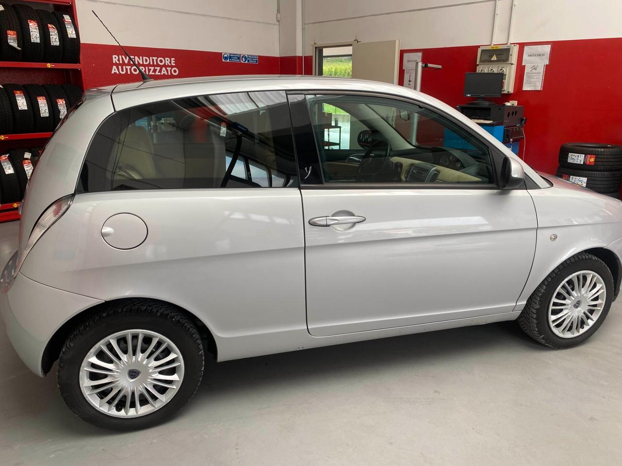 Lancia Ypsilon 1.2 Versus