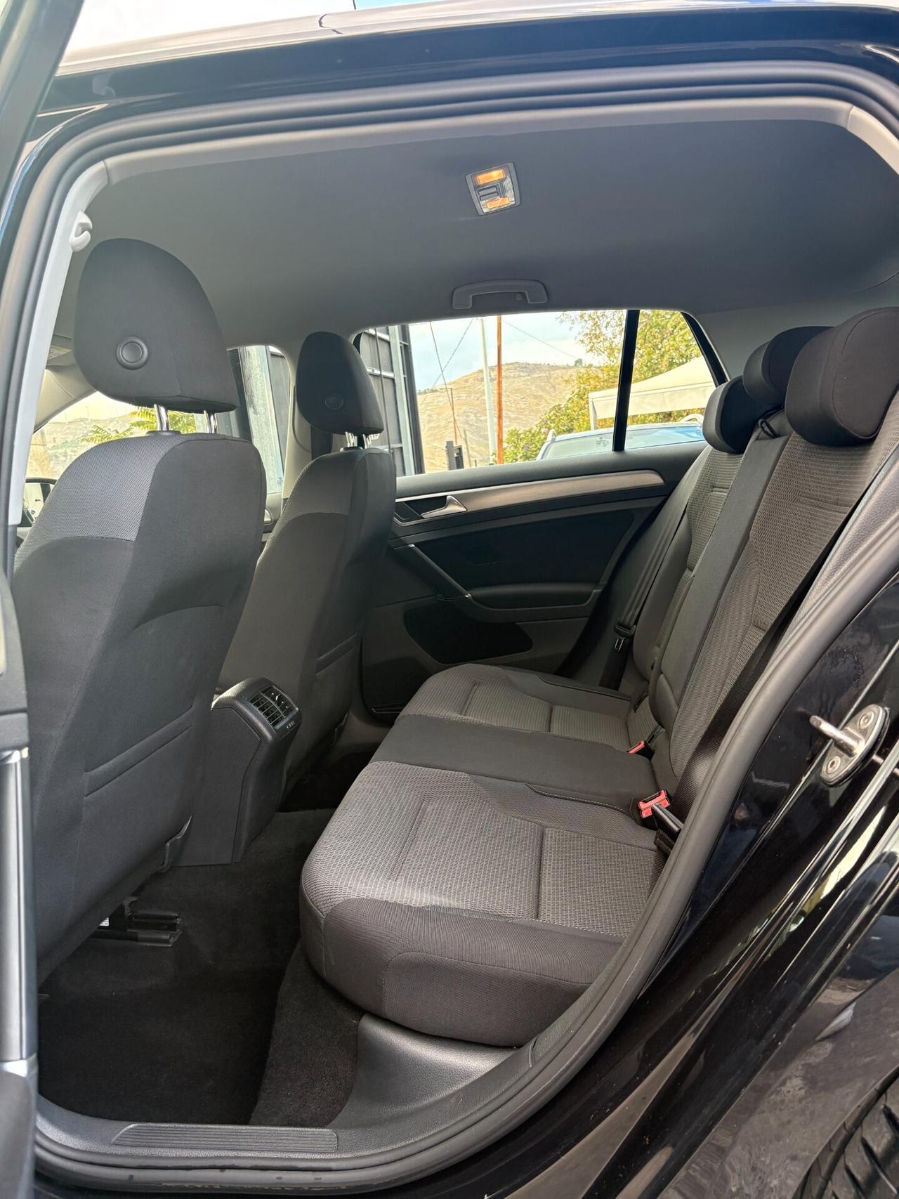 Volkswagen Golf VII 1.6 TDI Highline