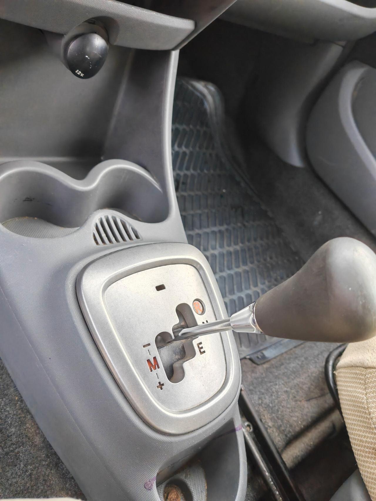 Peugeot 107 AUTOMATICA SWEET YEARS