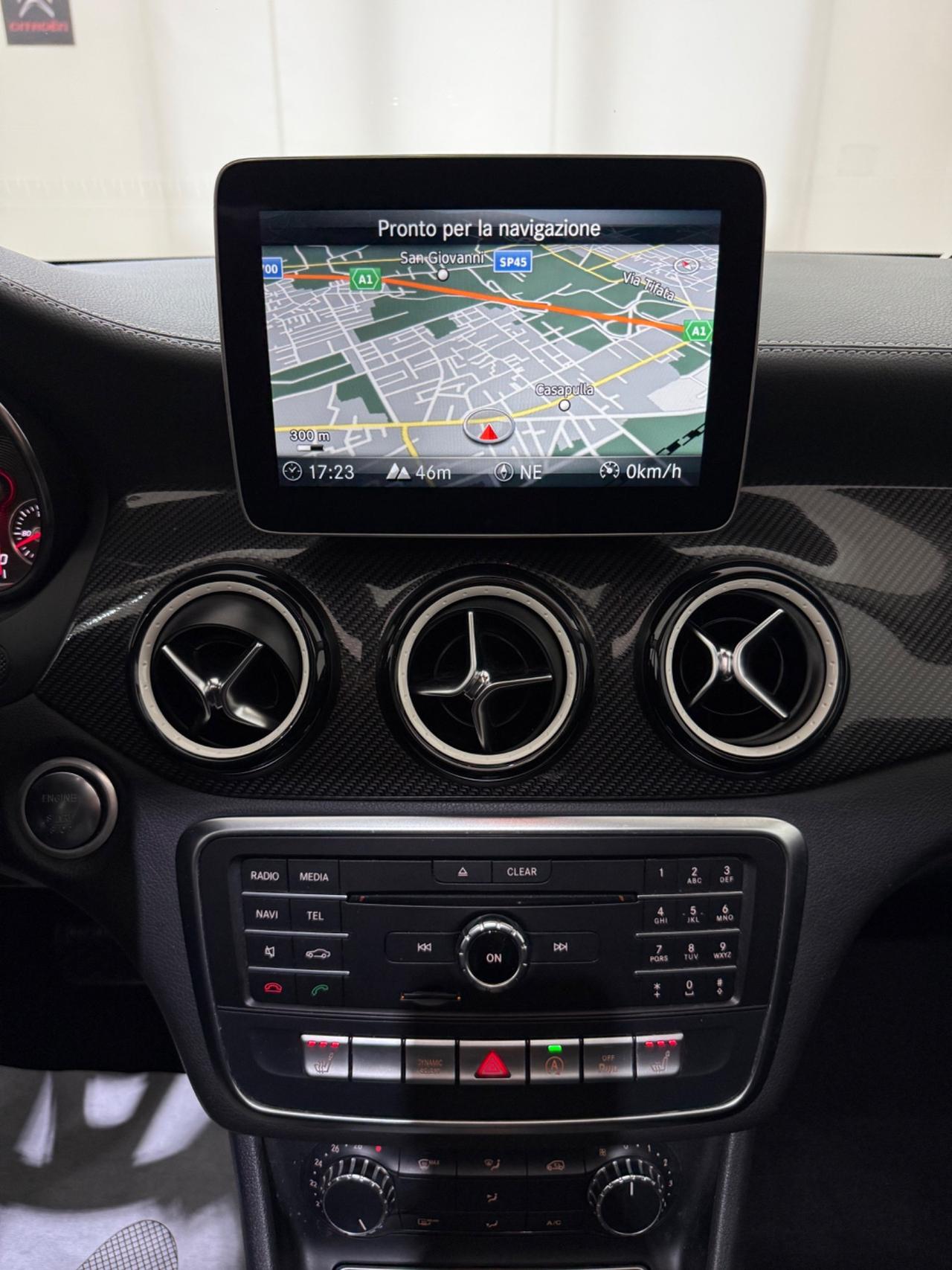 CLA 220 D AUTOMATIC PREMIUM TOTAL BLACK