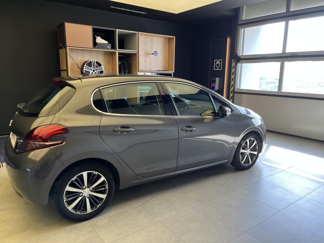 PEUGEOT 208 I 2015 - 208 5p 1.6 bluehdi Allure 75cv my18