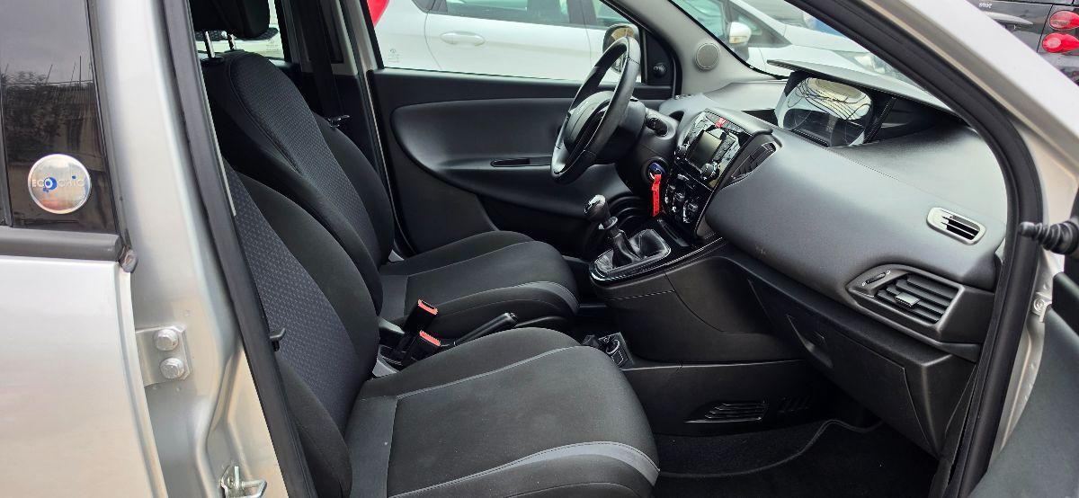 LANCIA Ypsilon 1.2 69 CV 5p. GPL Ecochic Silver