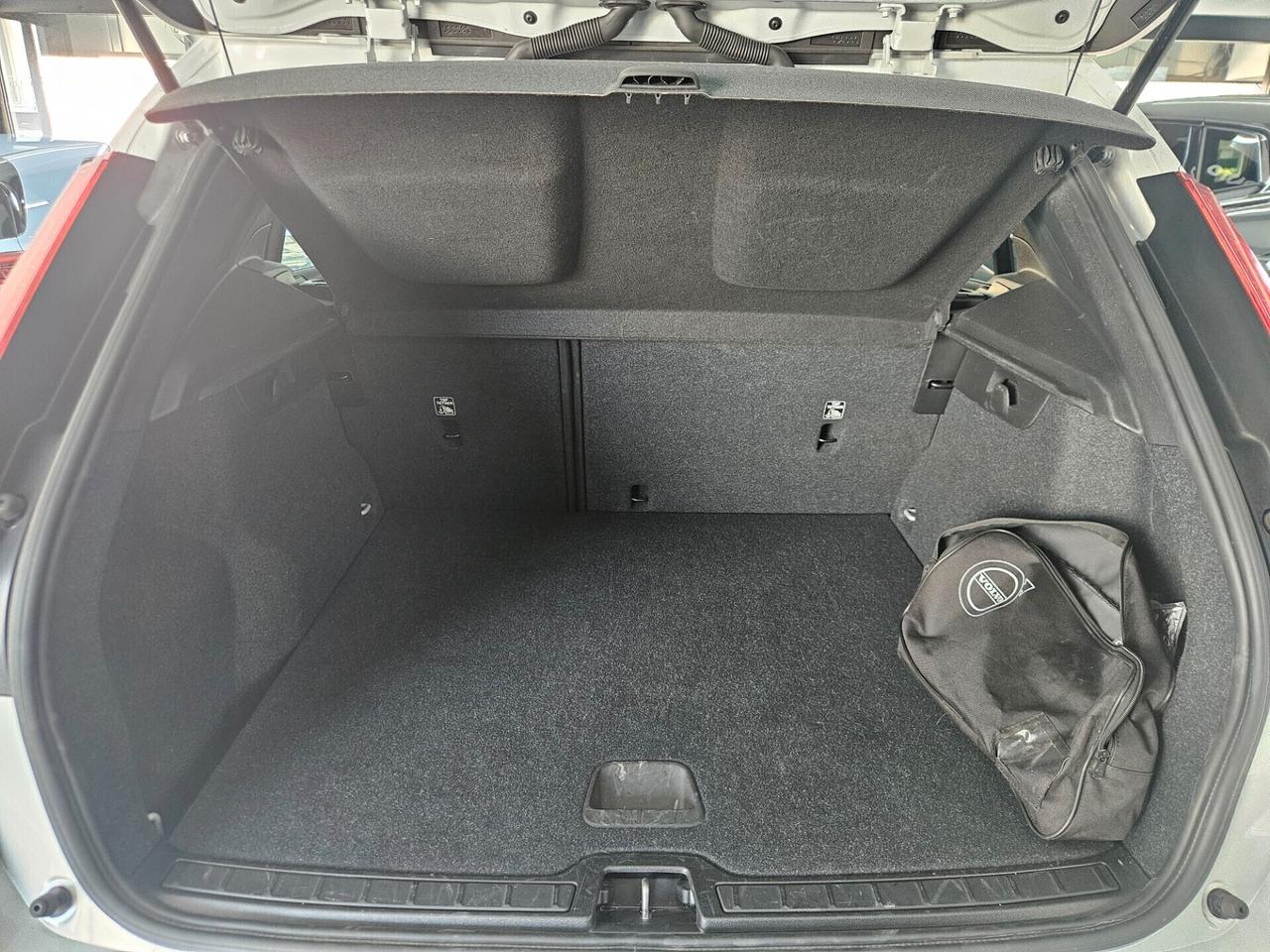 Volvo XC40 2.0 Business awd my20 - IVA ESPOSTA