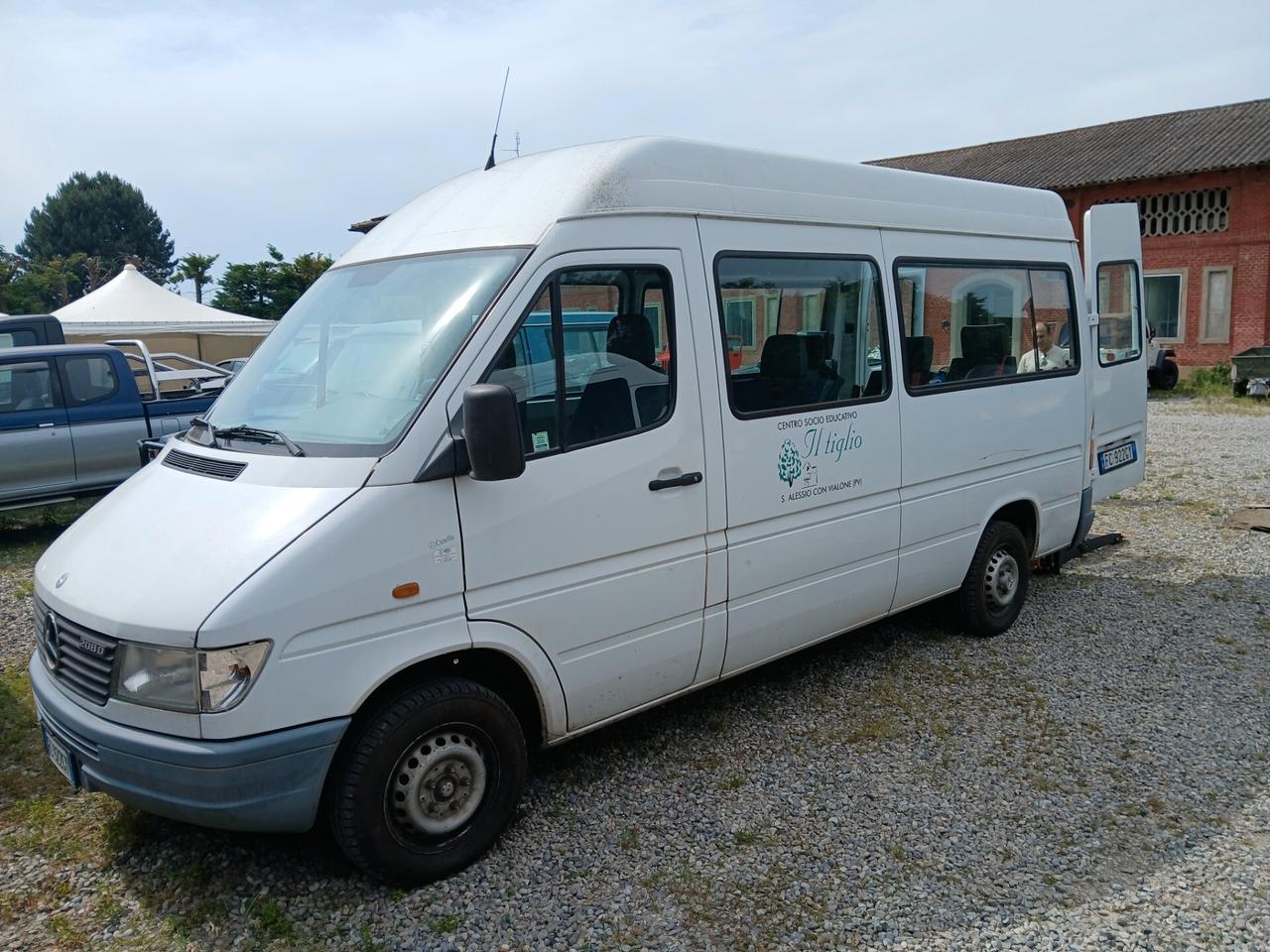 Mercedes Sprinter 9 posti clima pedana