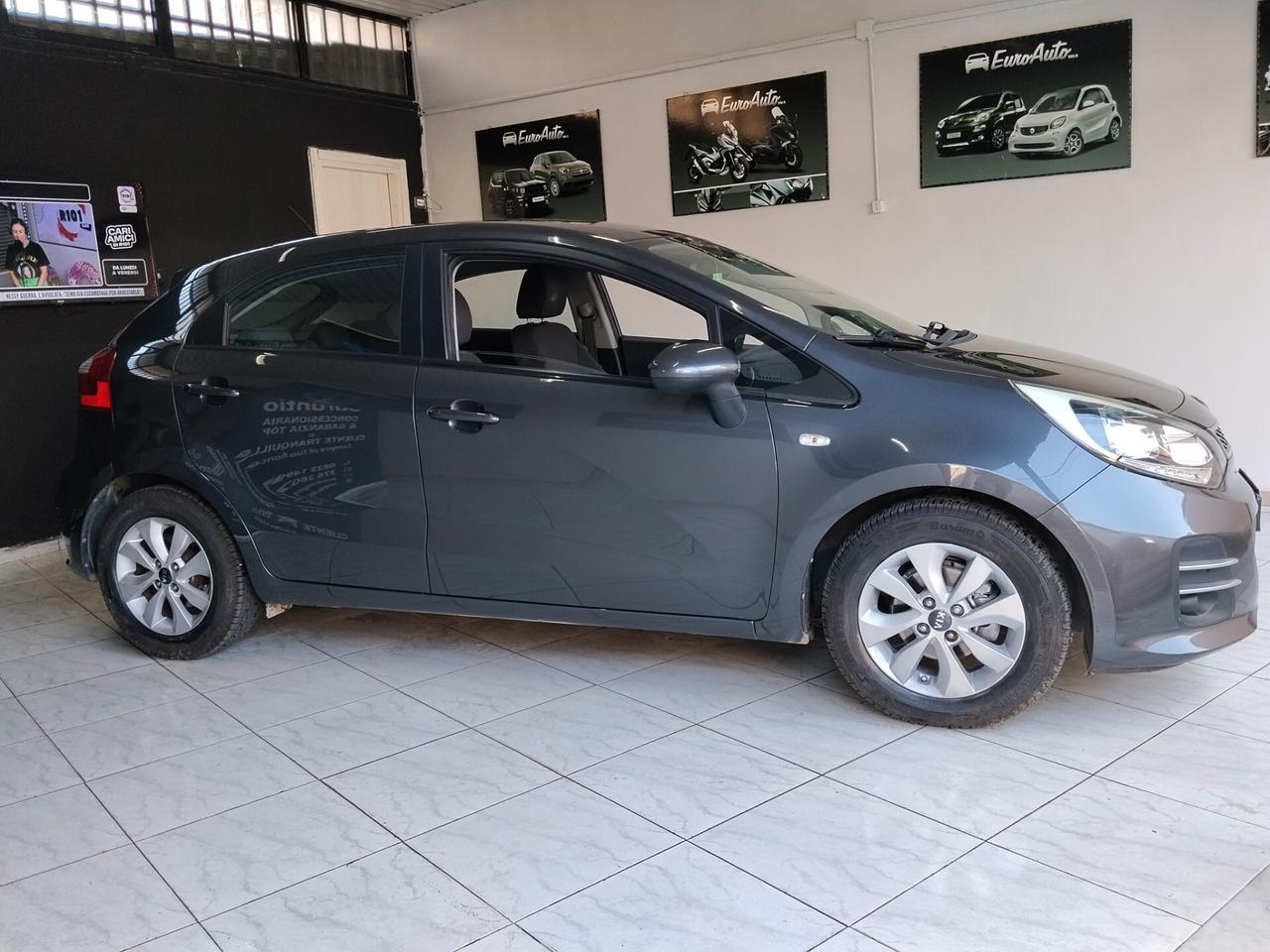 Kia Rio 1.1 diesel 2015 CON GARANZIA