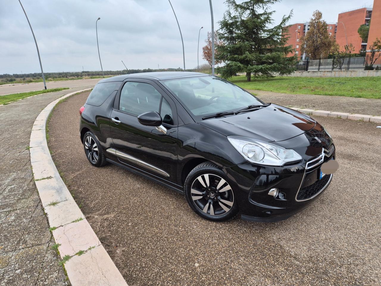 Citroen DS3 1.2 benzina 82cv so chic anno 2015