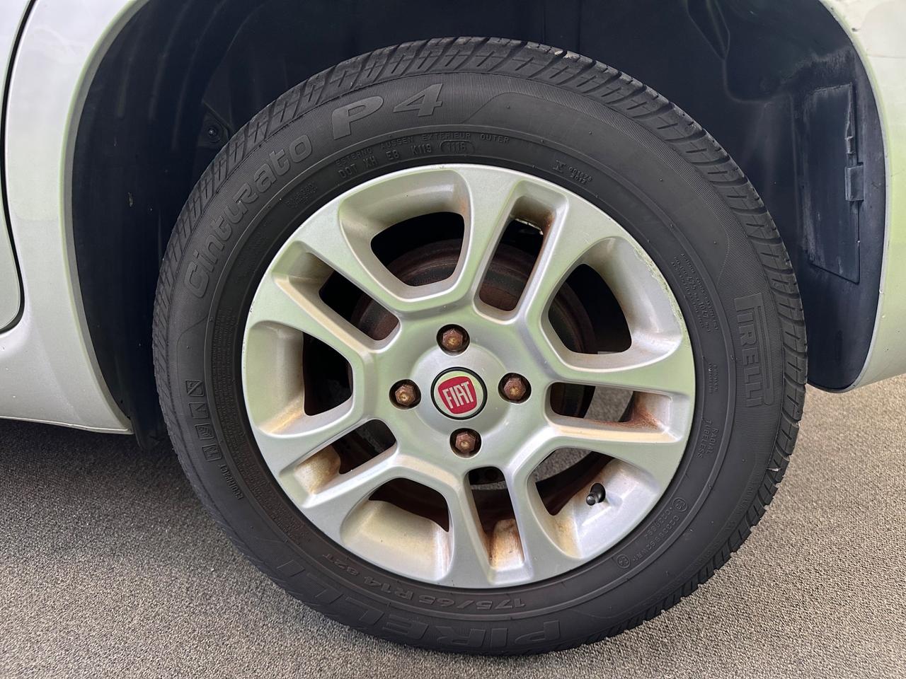 Fiat Panda 1.2 Lounge 69cv — 5 POSTI —