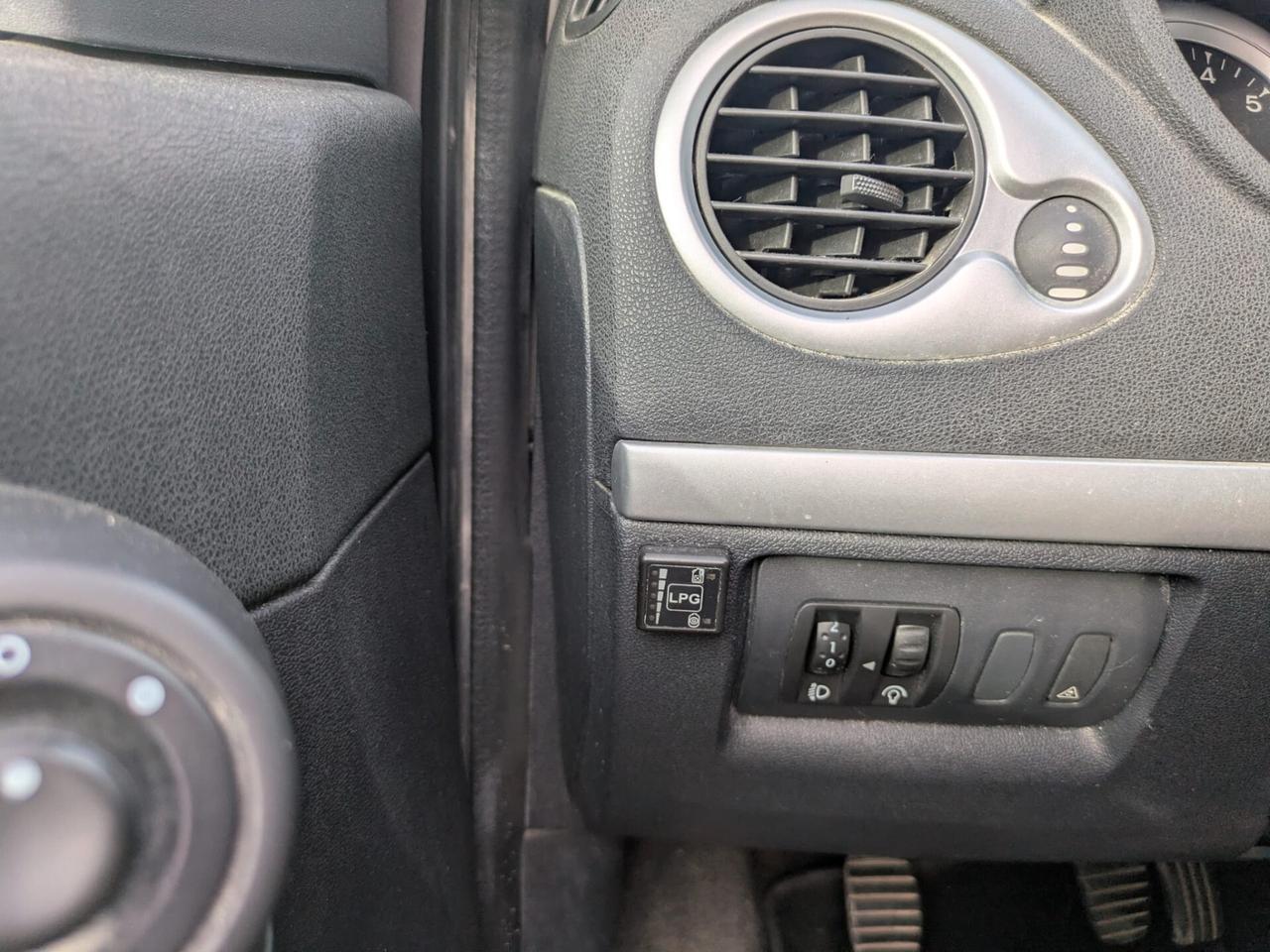 Renault Clio 1.2 16V 5 porte Luxe