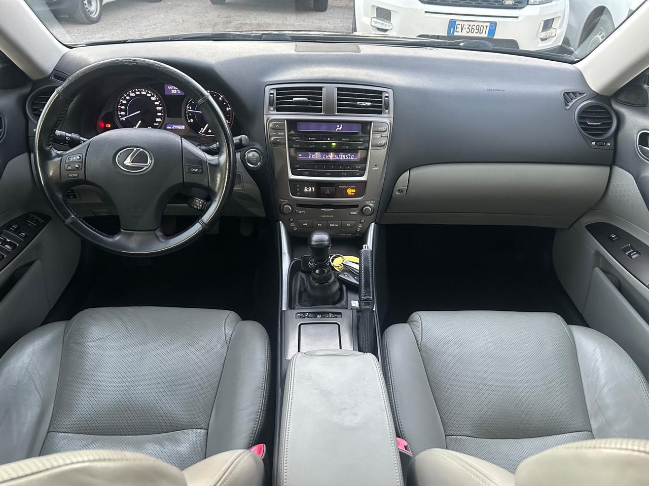Lexus IS 220d 2.2 16V Luxury