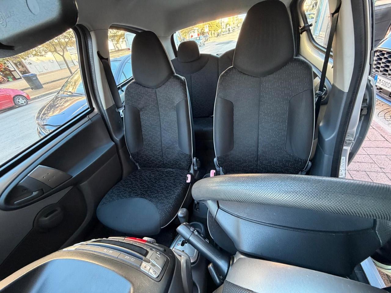 Peugeot 107 1.0 68CV 5p. CAMBIO AUTOMATICO