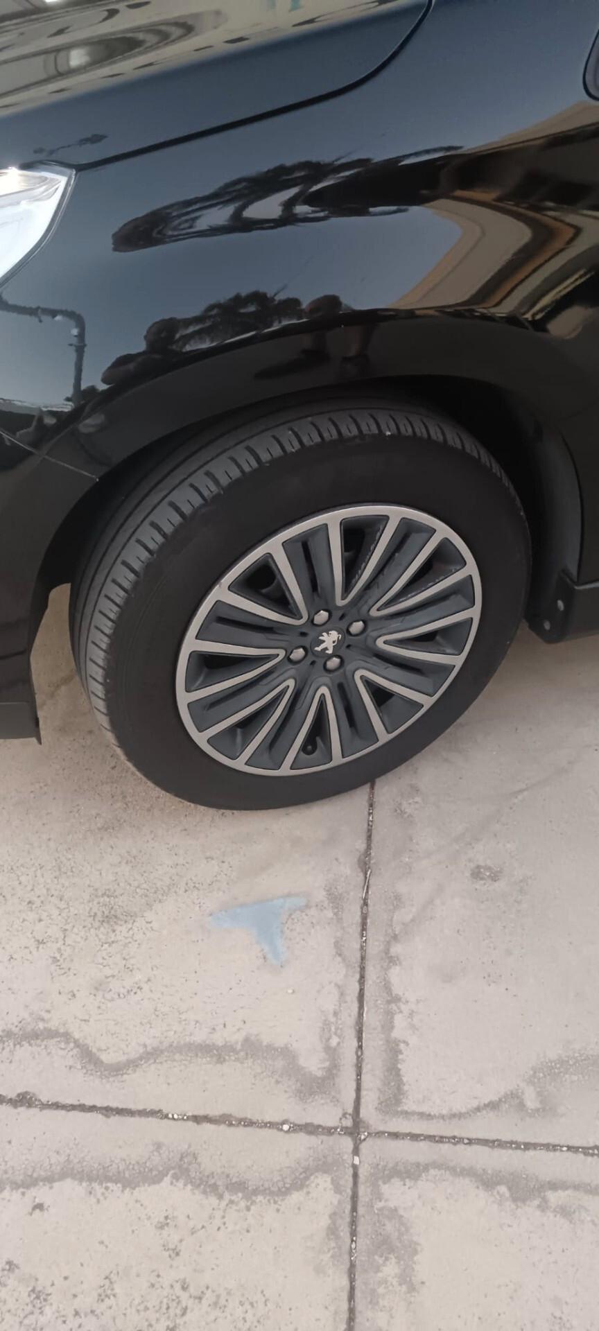 Peugeot 2008 BlueHDi 120 S&S Allure