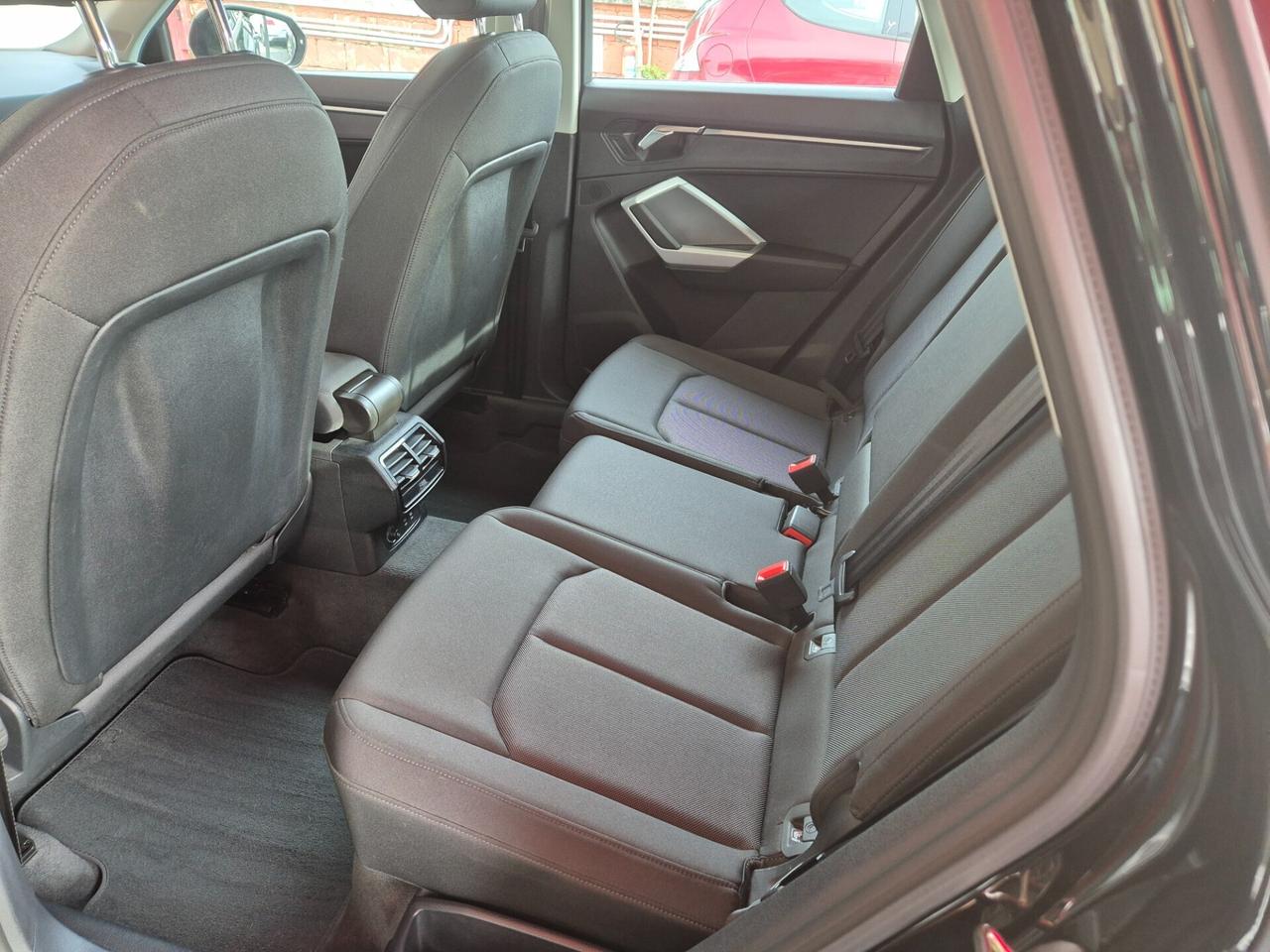 Audi Q3 35 TDI S tronic Business