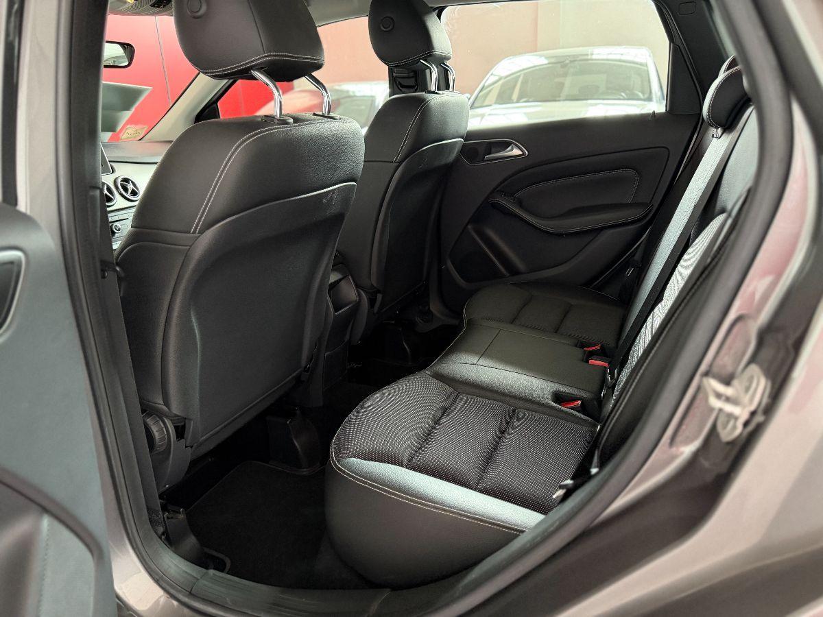 MERCEDES - Classe B - 180 Sport