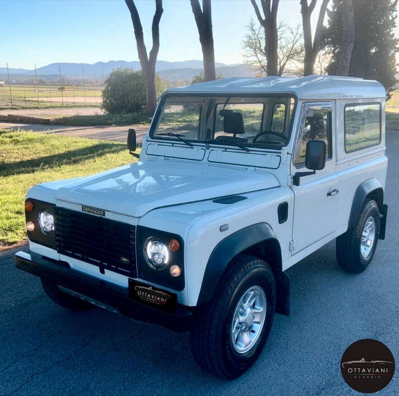 Land Rover Defender 90 turbodiesel Soft-top