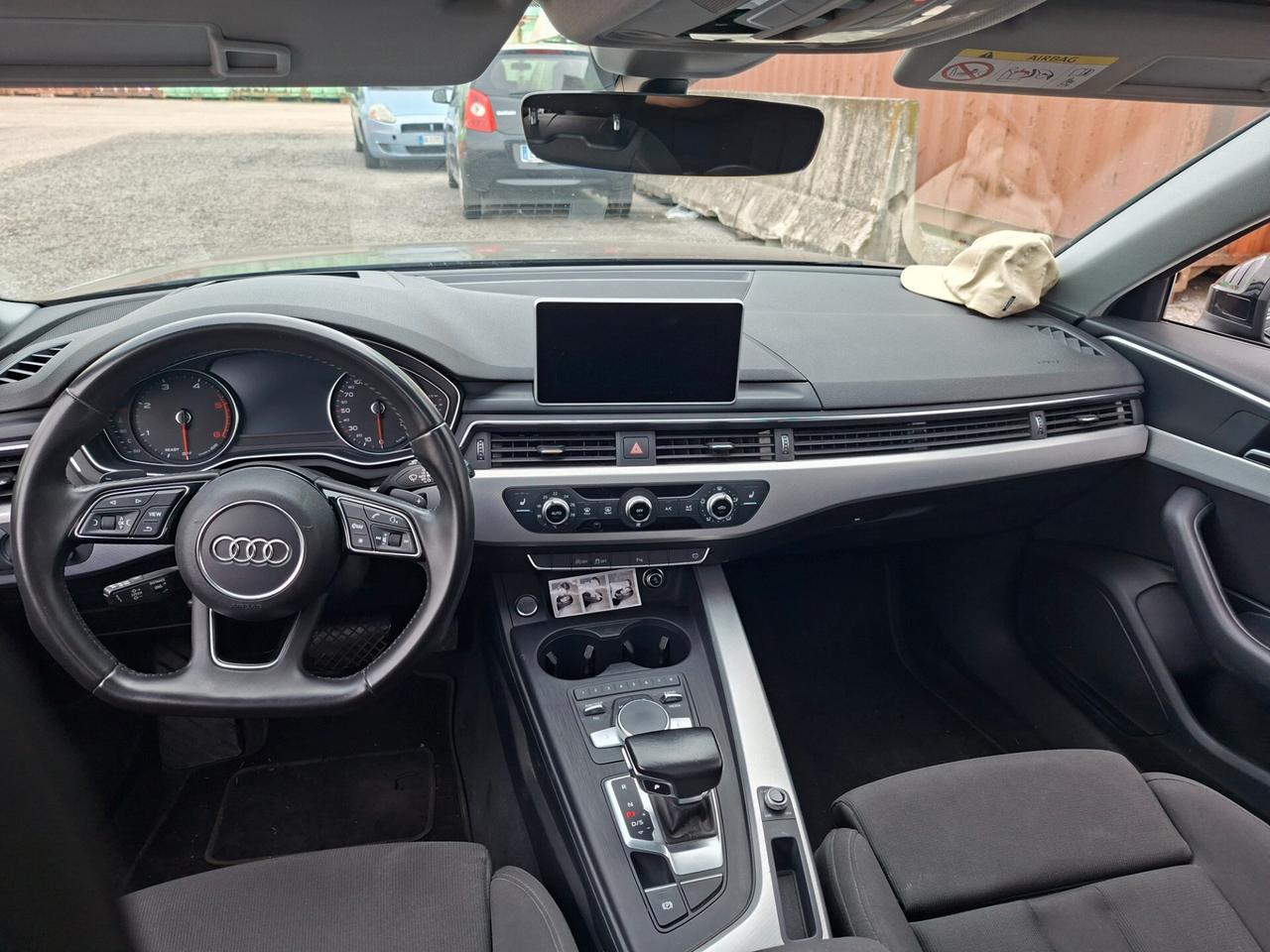 Audi A4 2.0 TDI 150 CV S tronic Total Black TETTO