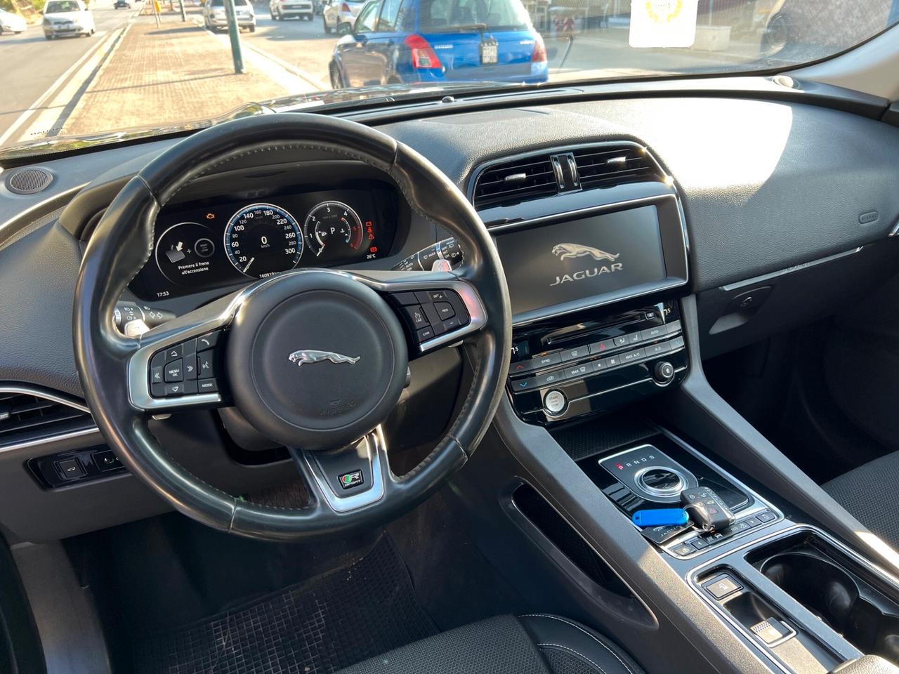 Jaguar F-Pace 2.0 diesel 180 cv 2018