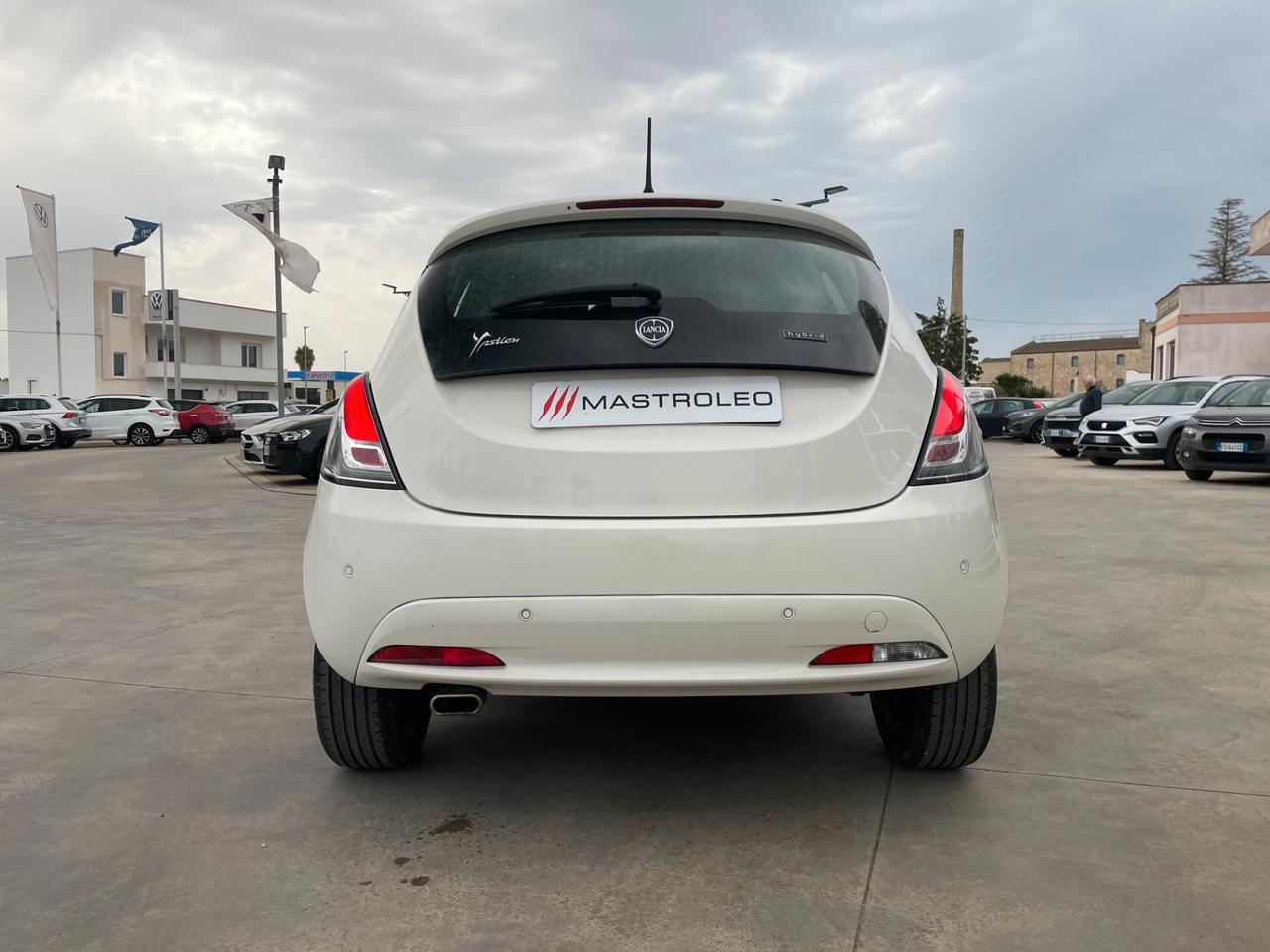 Lancia Ypsilon 1.0 FireFly 5 porte S&S Hybrid Silver