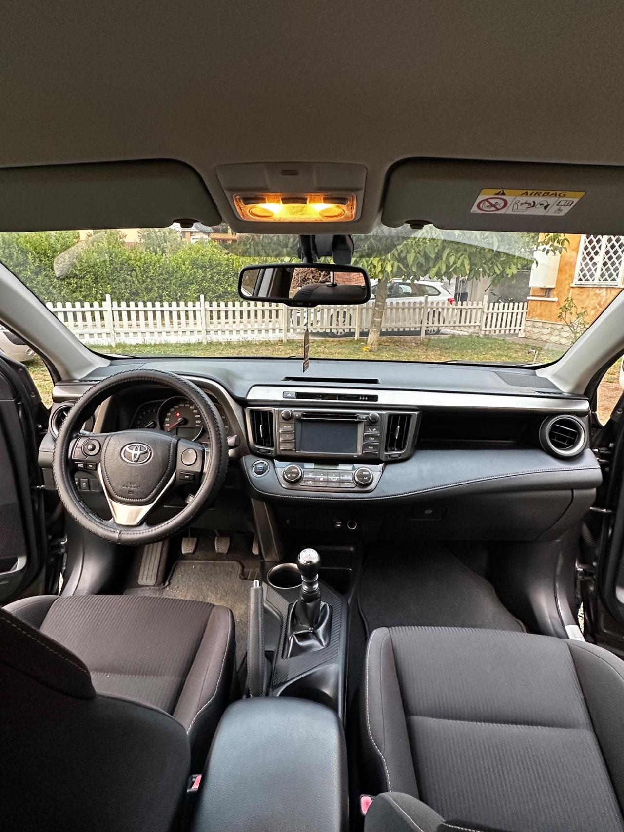 Toyota RAV 4 RAV4 2.0 D-4D 2WD Style White Ed.