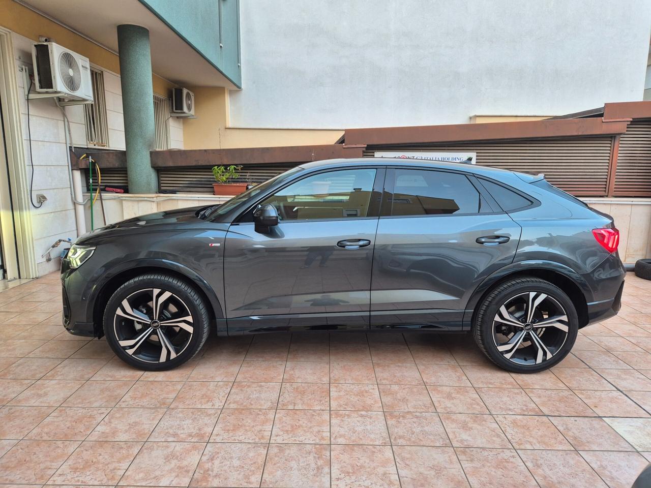 Audi Q3 SPORTBACK SPB 35 TDI S tronic line IDENTITY BLACK