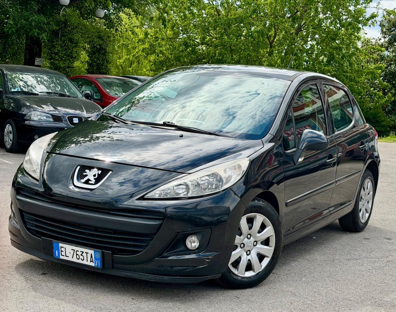 Peugeot 207 2011 1.4 8V 75CV 5p. Ok neopatentati ! ! !