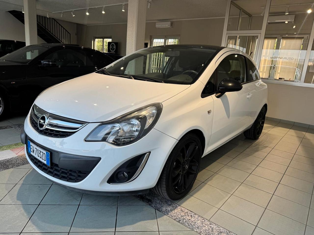 Opel Corsa 1.2 3 porte b-color